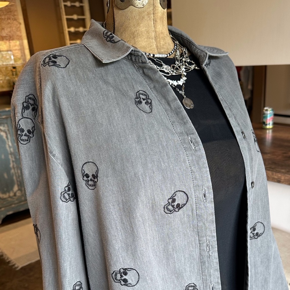 Gray Skull Print Women’s Button Up Shirt - Picture 2 of 6